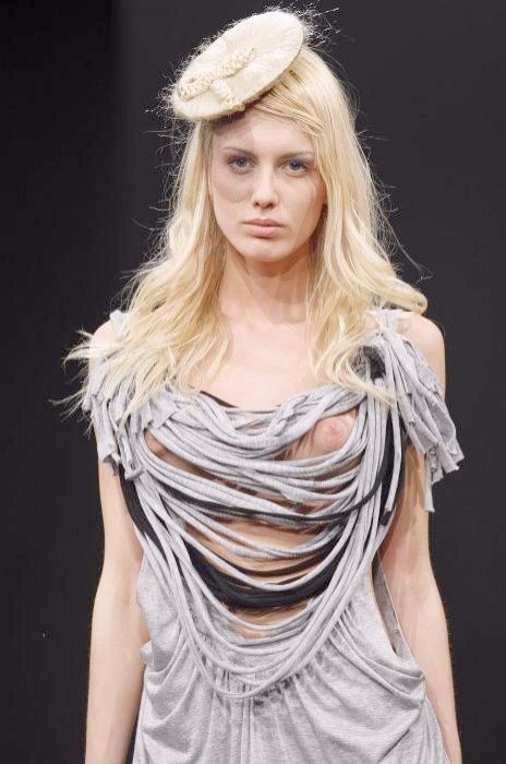 More nip slips and pussy slips pics at http://pussyslip.tumblr.com/