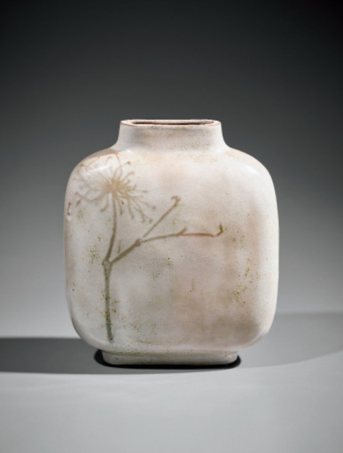 Francine Del Pierre, Large flat vase, 1963. Earthenware, grey glaze with a floral motif. France. 2/ 