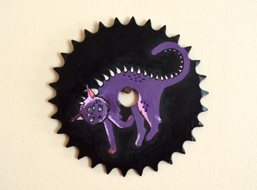 slightlylessred: tiny Khoshekh on a tiny saw blade