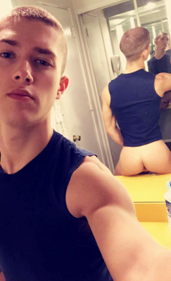 collegecock:  perfect butt, which has seen