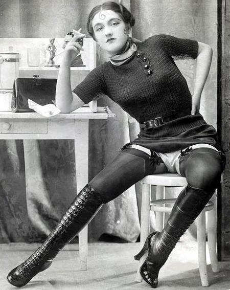 msmorganthorne:  professional—cunt:  Fetish wear 1920’s Source  