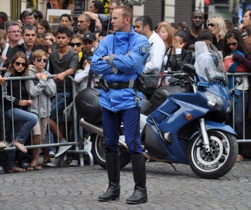 cops-in-boots: French motorcycle gendarme in tall black boots Yes to the boots