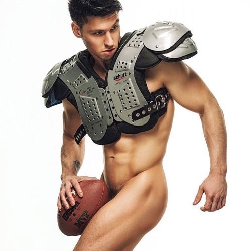 It&rsquo;s football time. Men in tight pants. Or not. Sexy nonetheless. Check out @timohin89 by 