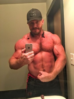 thebiggerthebetter2:  Muscle daddies for