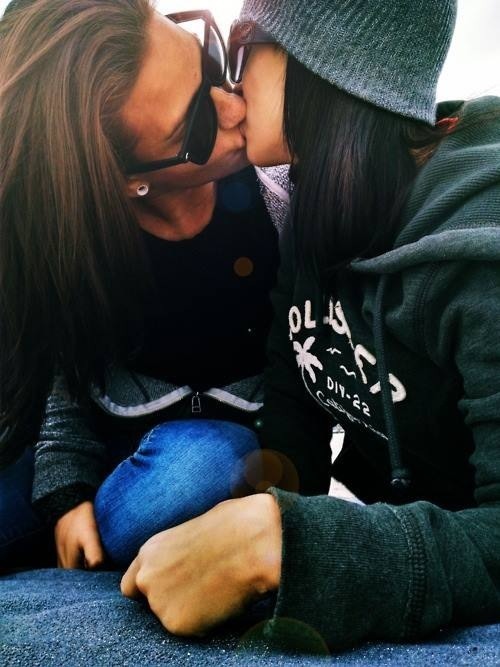 lipstick-lesbian:  ♀♡♀