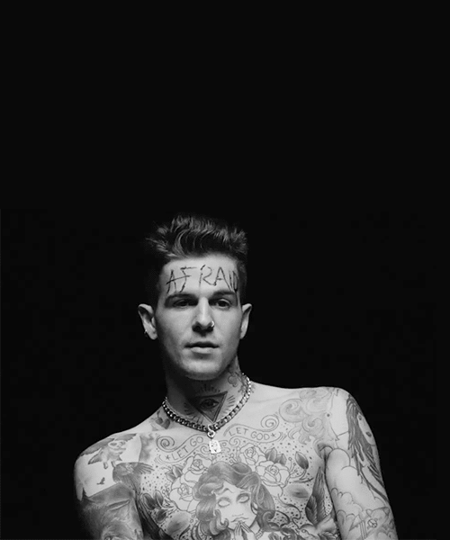 churro-volador-te-seduce:  trashyalan:  Afraid - The Neighbourhood (The NBHD)  😍😍😍
