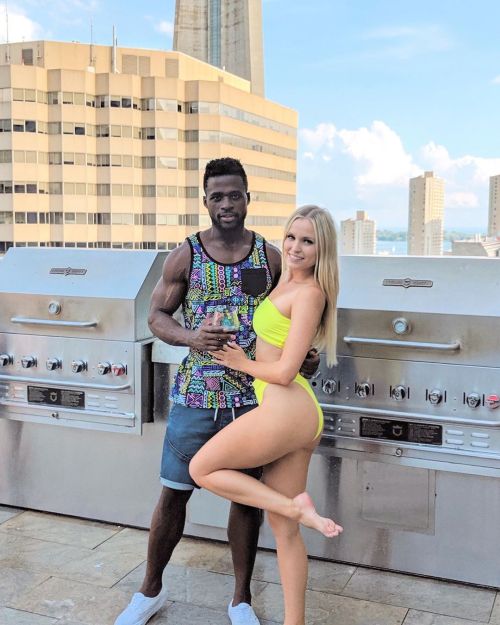 interracialenjoyer:Oh god she must look so good on top of him