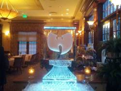 dirtyasianbidness:  real-hiphophead:  Wu-Tang Ice Sculpture for a wedding … How dope is that?  I want it!