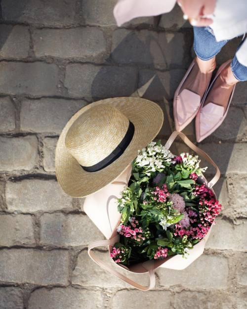 stylishblogger:@liketoknow.it www.liketk.it/2lvdd #liketkit #pink #blooms #sunday #denim #springnyc 