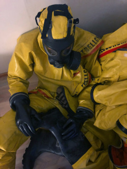 diverpup: Had a visitor! In no time he was sweating inside Trellchem suit!