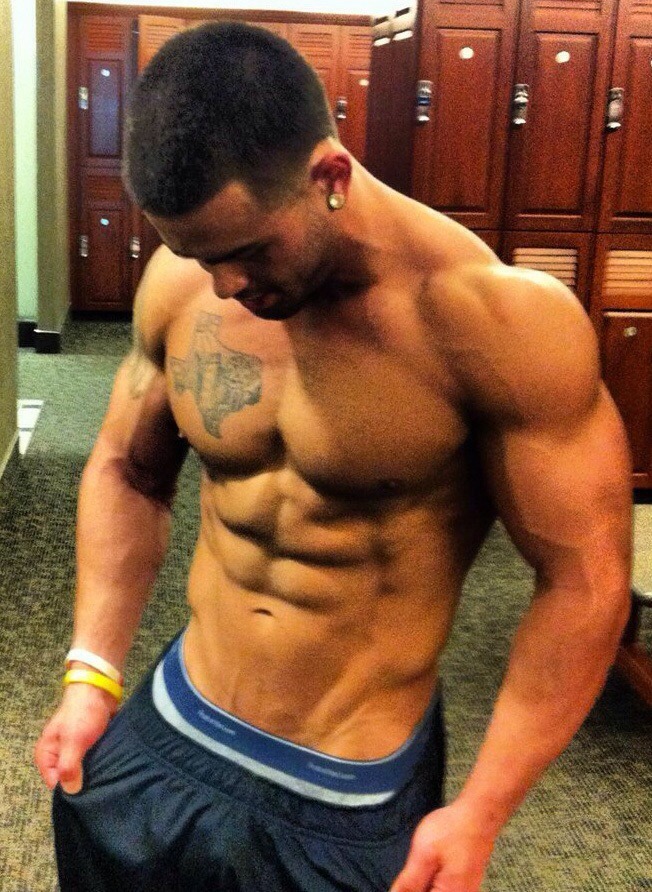 autoswagg:  muscleworshipper08:  I have such weakness for these type of guys…urban