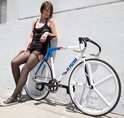 razumichin2:Cinelli fixie, sneakers and tights