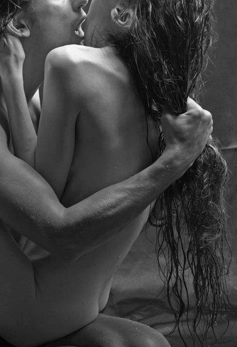 loulousnow:  C'e’ mai stato un noi in questo inciampo che ci ha reso eterni ?…  Elettra Mayer- Capire l'amore  Grip it