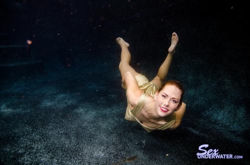 Super sexy girl underwater. 