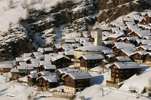 (via Le village d'Albinen, a photo from Valais, West | TrekEarth)Albinen, Switzerland