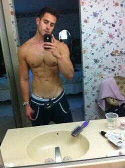sizequeendom:  http://ineedtopray.tumblr.com/   Mark big uk boy    