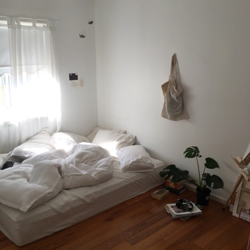 so642:  Bedroom photos - it looks the same as it always does