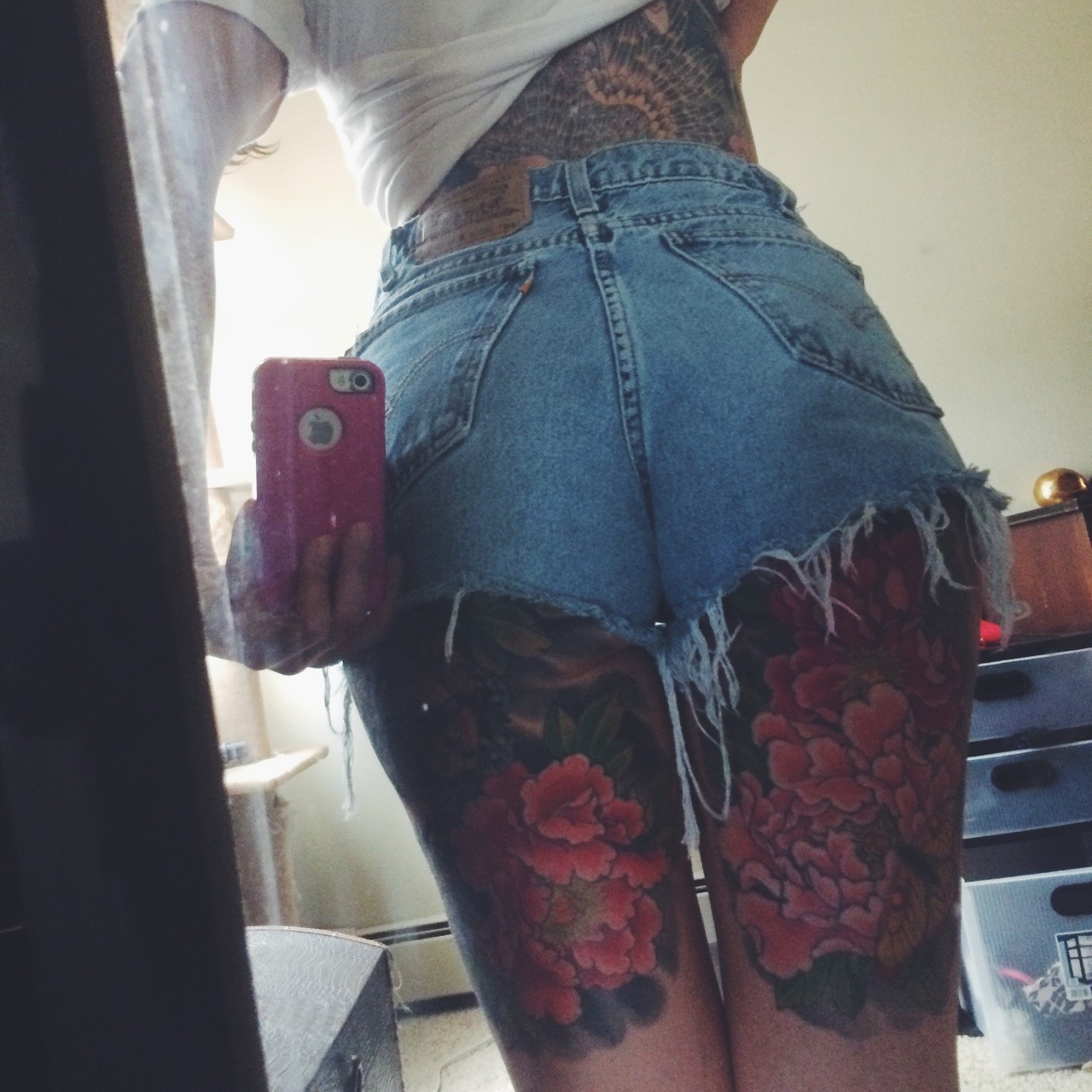 bloodmovntain:  got that thigh gap back. hard work pays off