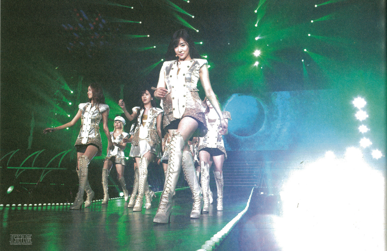 soshihd:  2000 x 1299
