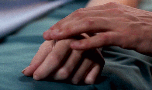 mulderitsme:I feel, Scully… that you believe… you’re not ready to go. And you’ve always had the stre