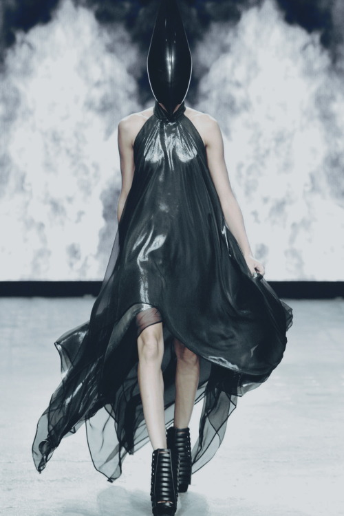 Gareth Pugh / Spring 2012 / RTW Model: Joan Smalls