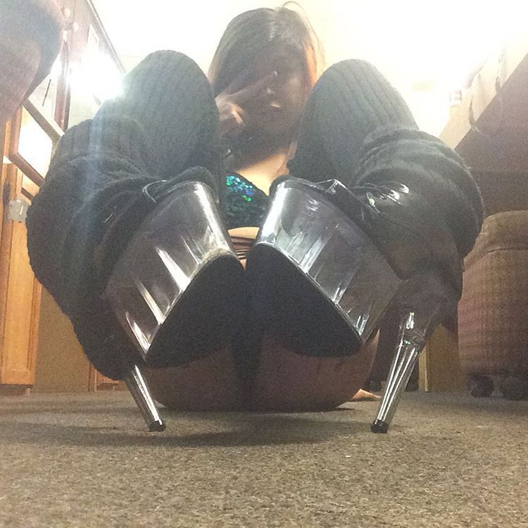 stripper-locker-room:  bunny.babygirl