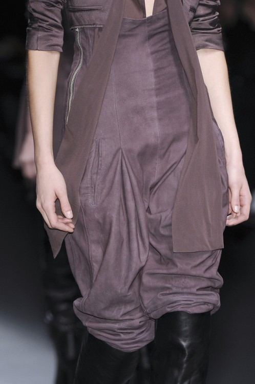 Haider Ackermann, Fall 2009Practical wear for the Sindar