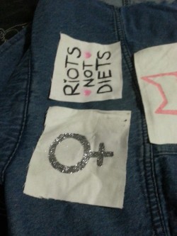 goodmorningleftside:  another-vegan-feminist:  Made a glittery symbol of venus hehe. :P thinking of making patches to sell again :3  Nice!