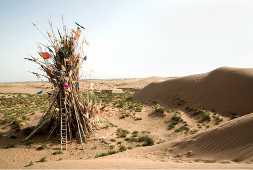 Lisa Ross: Living ShrinesLisa Ross’s ethereal photographs of Islamic holy sites were created o