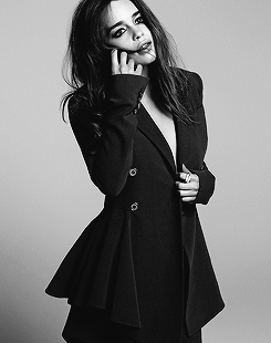 adoringemiliaclarke: It’s funny to me to talk about strong, independent women because