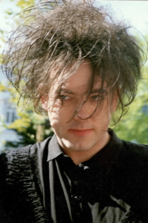 thecure-dot-cz: Pictures of The Cure from Holiday Inn Hotel in Bremen, Germany taken on 7 May 1989 b