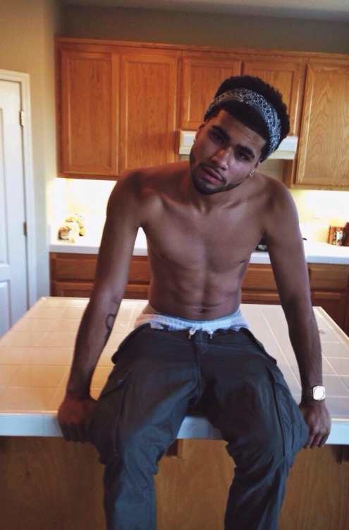 savvyifyanasty:  theattractiveboys:  Ronnie Banks  > ughhh 