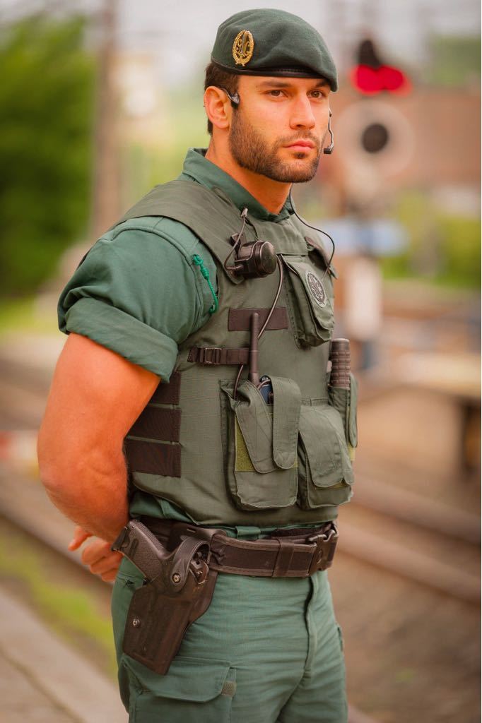italianjocks:  Now see if the police looked like this everywhere I wouldn’t mind