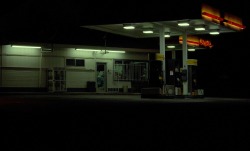 magictransistor:Les stations d’essence abandonnés.