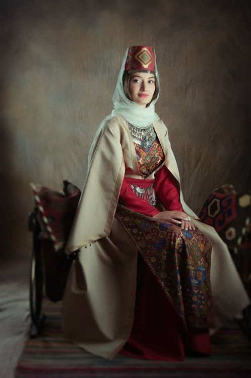 Taraz: traditional Armenian clothingArmenian traditional clothing started to fall out of use in the 