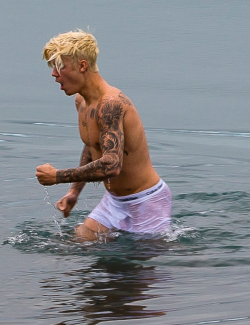 hotfamous-men:  Justin Bieber