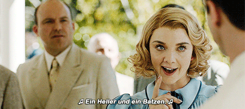 Natalie Dormer as Elsa singing “Ein Heller und ein Batzen” in Penny Dreadful: City of Angels, Episod