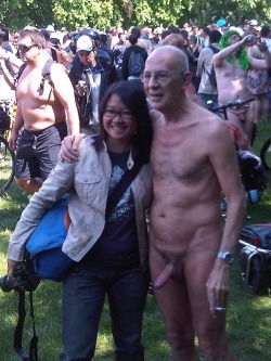 Walkingandswinging:  Flanneador:  Wnbr 2011   Age Is Not Barrier To Enjoying Public