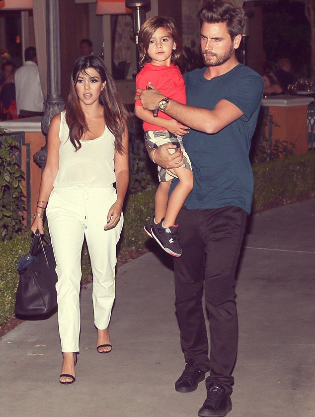 kardashian-khaos:  .