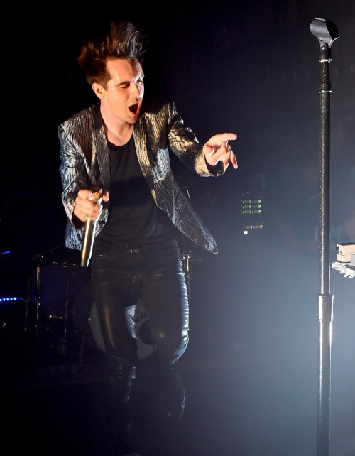 marchingclocks:Brendon Urie | The Tower Theatre, Los Angeles, CA -1/19/16 | Photography by Kevin Win