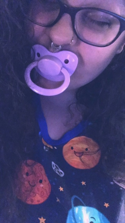 sleepielittle: Feelin like a sleepie lil space explorer this evening! Houston, we have a problem&hel