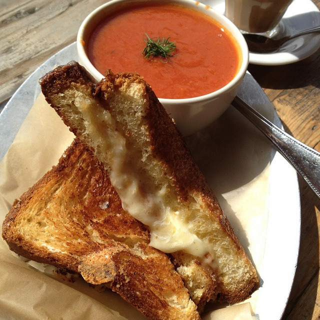 everybody-loves-to-eat:  Cheddar &amp; Mozzarella Grilled Cheese With Tomato