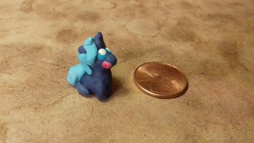 the-life-of-a-little-blue-horse: HOLY SHIT!!! LOOK HOW CUTE THIS IS!!! ITS LITERALLY A LITTLE BLUE H
