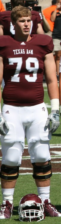 lucydonaghan:Looks like a tight squeeze for this husky guy to get that tight uniform on his expandin