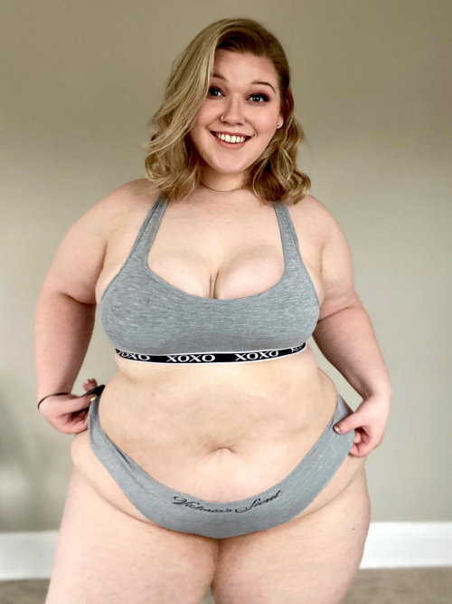 neptitudeplus:“Oh, baby, my thighs keep getting thicker and fatter and I can’t wait for you to squeeze your way between them!” (Throwaway9445 via sdb)