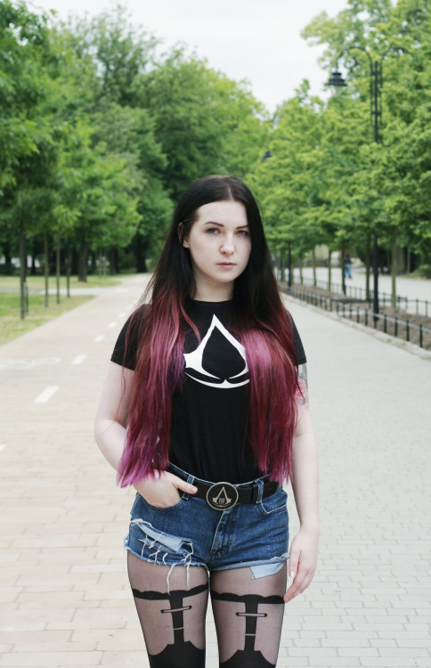 xsilverwolfie:  Model xsilverwolfieAssassin’s Creed tshirt: Block Clothing