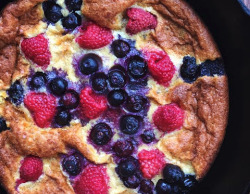 lustingfood:Mixed Berry Dutch Baby