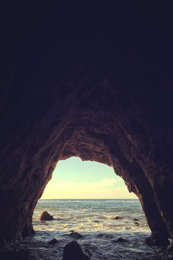 c1tylight5:  Beach portal (by Dirk Dallas)