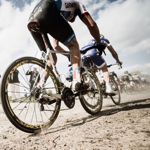 castellicycling: Dust and David Millar via @jeredgruber