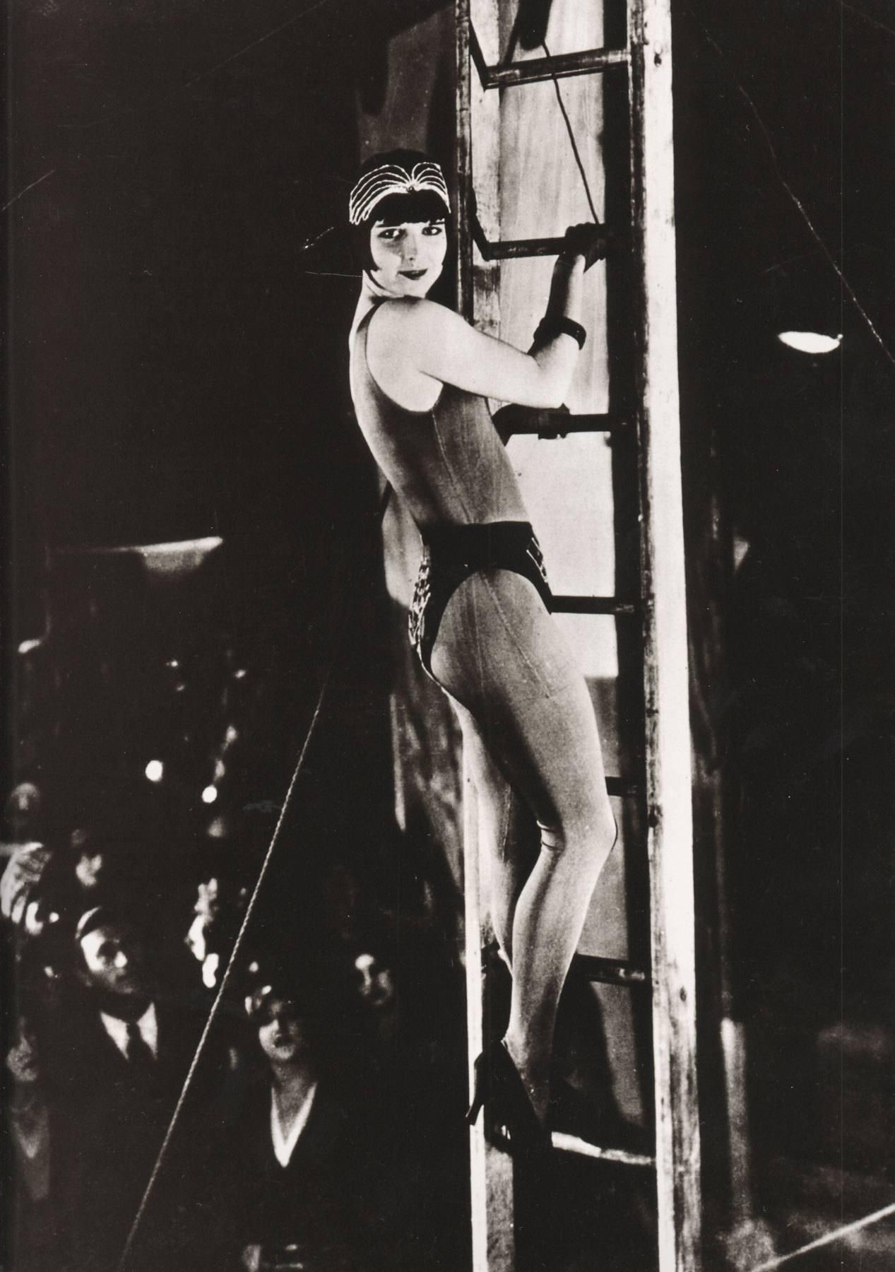 miss-flapper:  Louise Brooks in Howard Hawks’ silent comedy A Girl in Every Port,